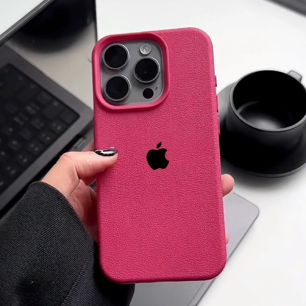 Чехол для iPhone 16 Pro Max розовый с яблоком / Чехол для айфон 16 Про Макс розовый с яблоком