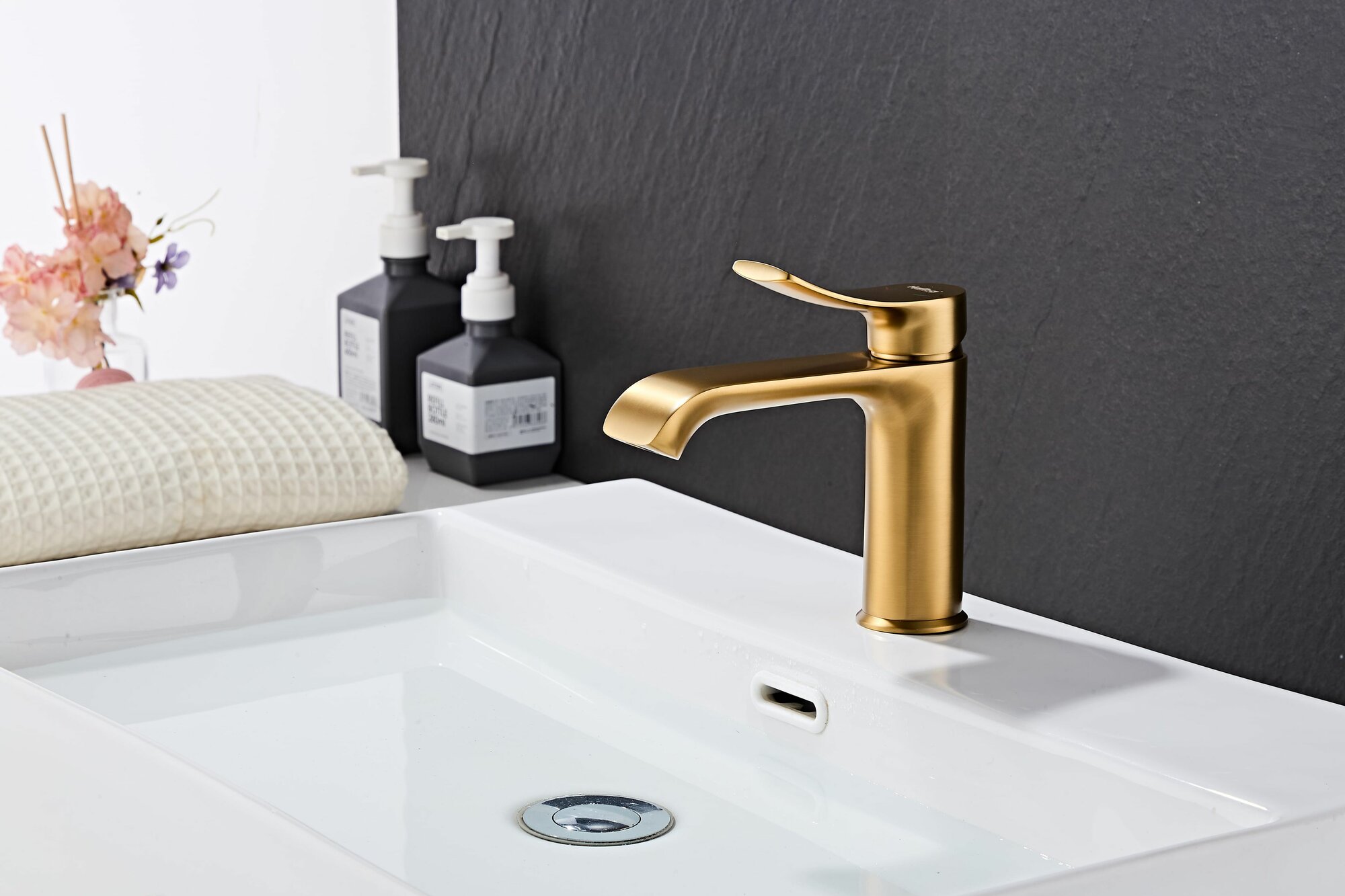 Смеситель монолитный для раковины латунный, кран для умывальника золотой HAIBA HB10553-5