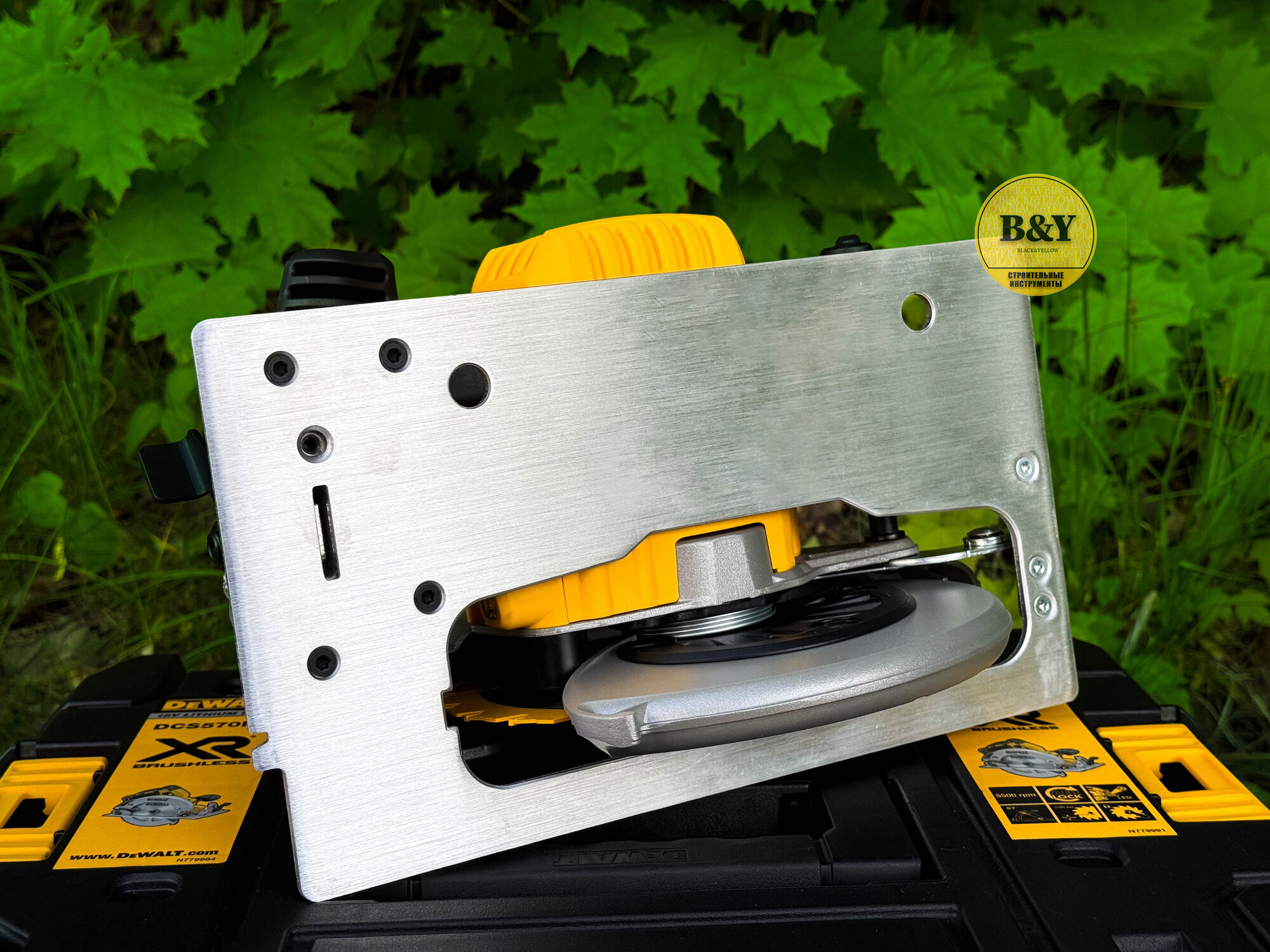 Дисковая аккумуляторная пила, 18В, DEWALT DCS570NT — фото 1