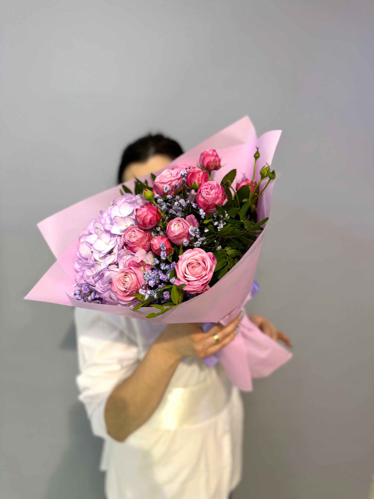 Букет, роза пионовидная, гортензия, гипсофила, пистация, ширина 30см, высота 50см