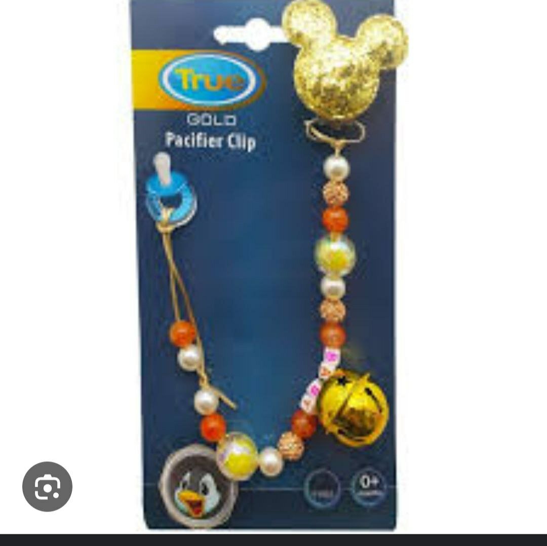 Цепочка для соски в форме Микки Мауса с блестящим кулоном — это безопасный, стильный и удобный вариант подарка.