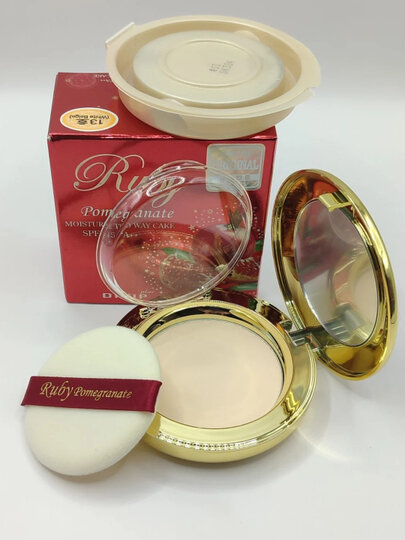 Ruby Pomegranate 2 Way Cake SPF45 осветляющая пудра для лица, 13 Light Beige, с запасным б — фото 1