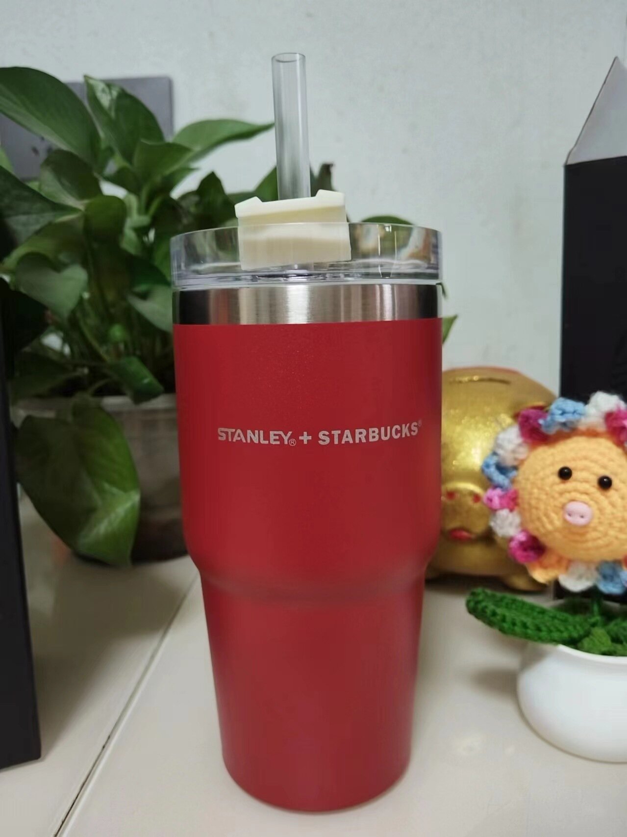 Термокружка Starbucks Stanley, для горячих и холодных напитков, с трубочкой 20oz