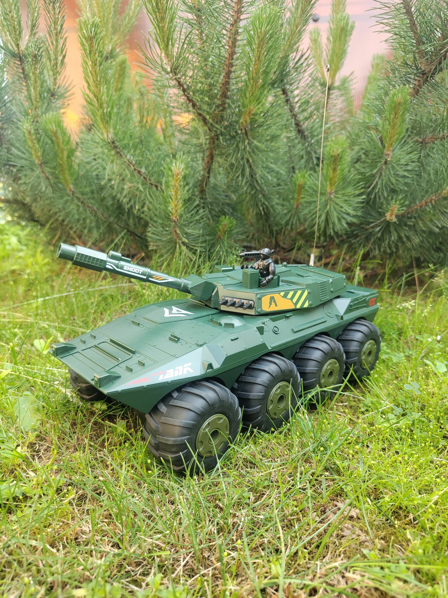 Машинка на пульте управления плавающая