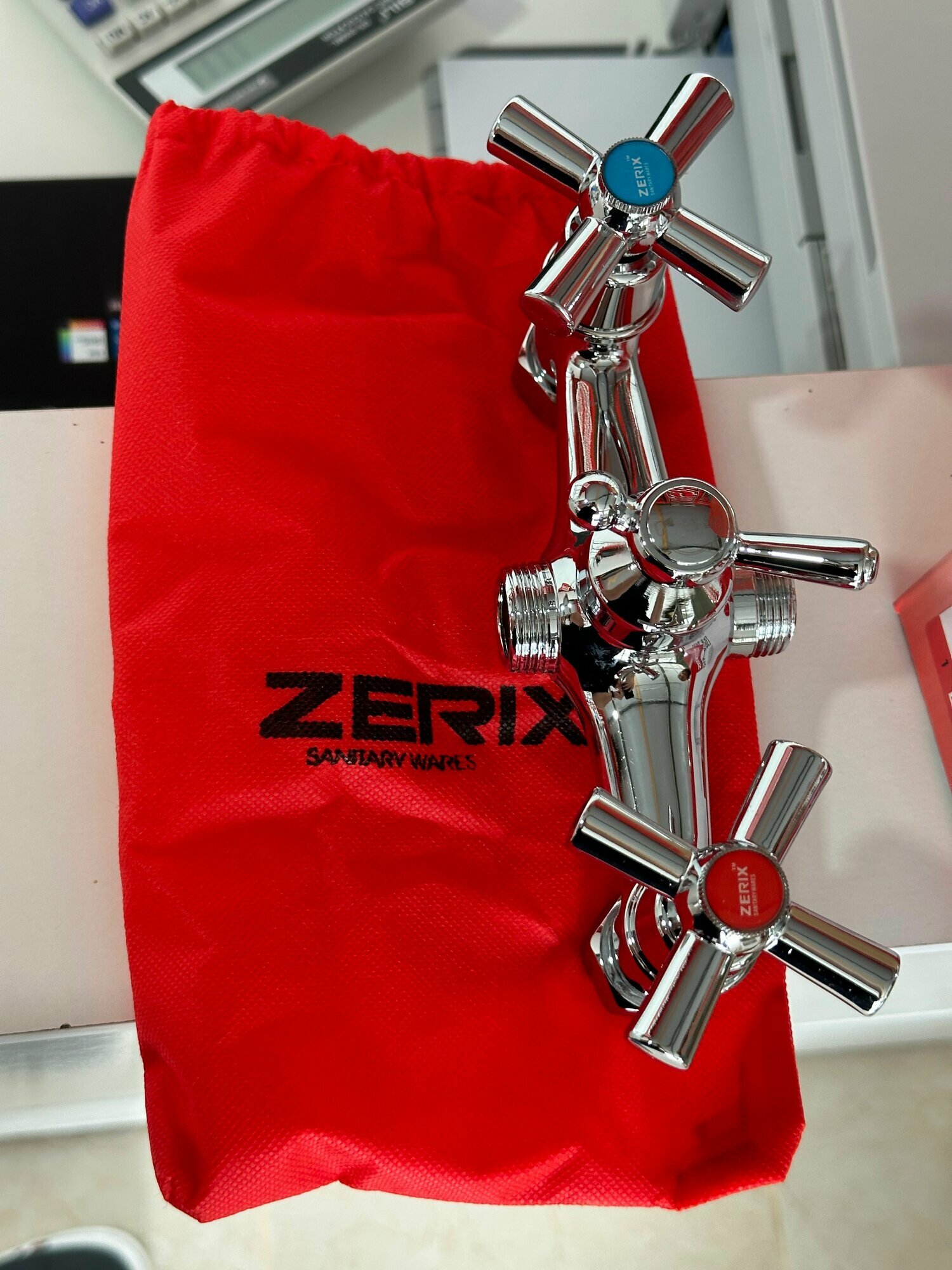 Смеситель для ванны ZERIX DFR-B 722, поворотный излив, хромированный — фото 1