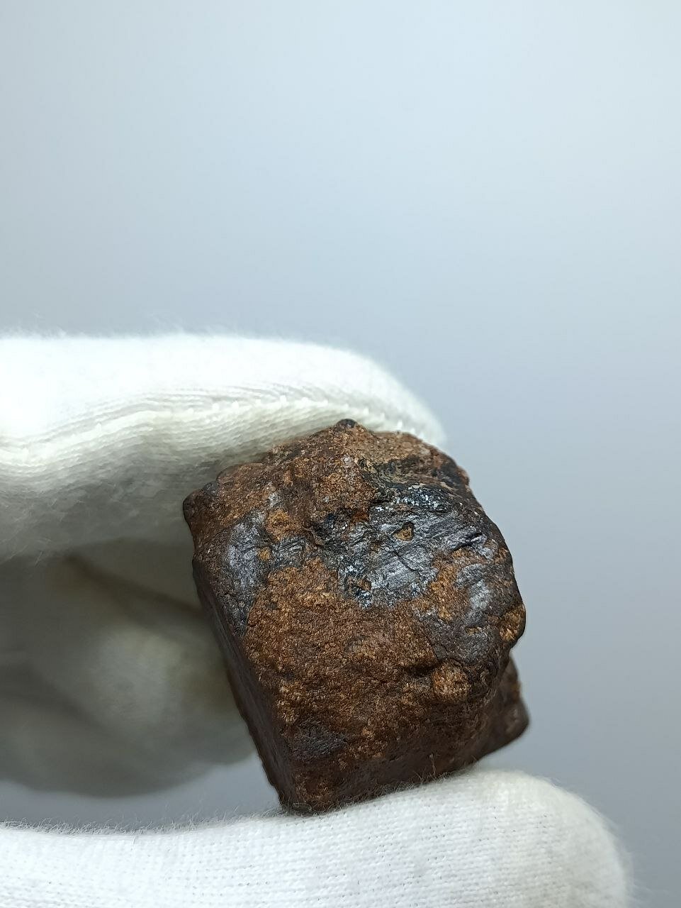 Псевдоморфоза лимонита по пириту 33 мм, 57 г