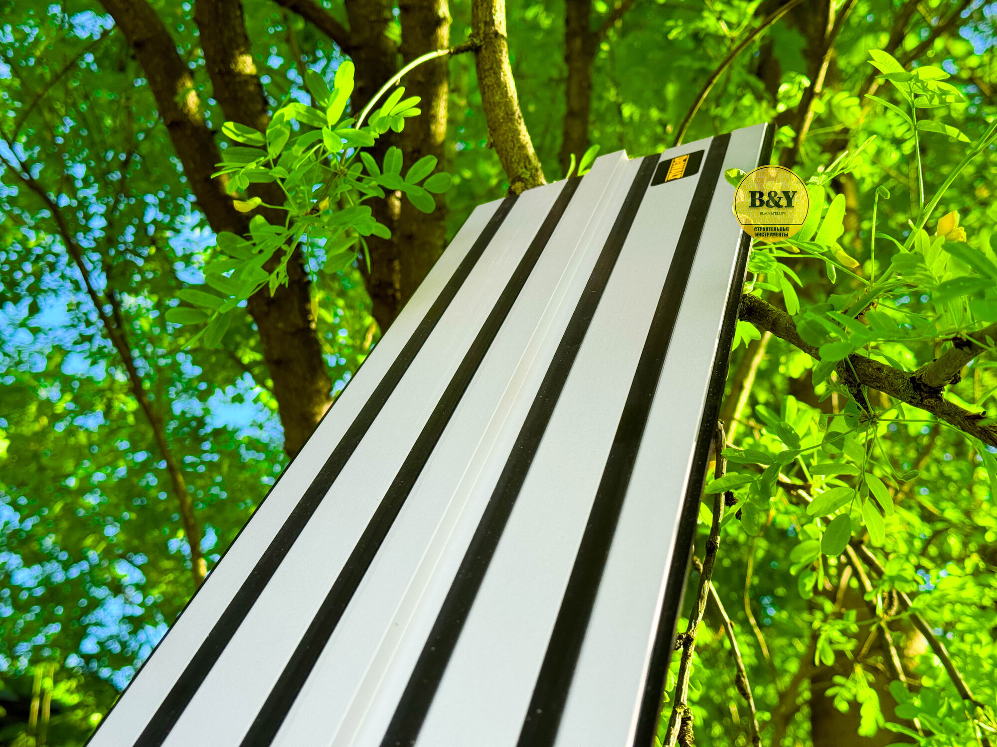 Шина-направляющая DEWALT DWS5021 для ручных пил, металл, длина 1 метр — фото 1