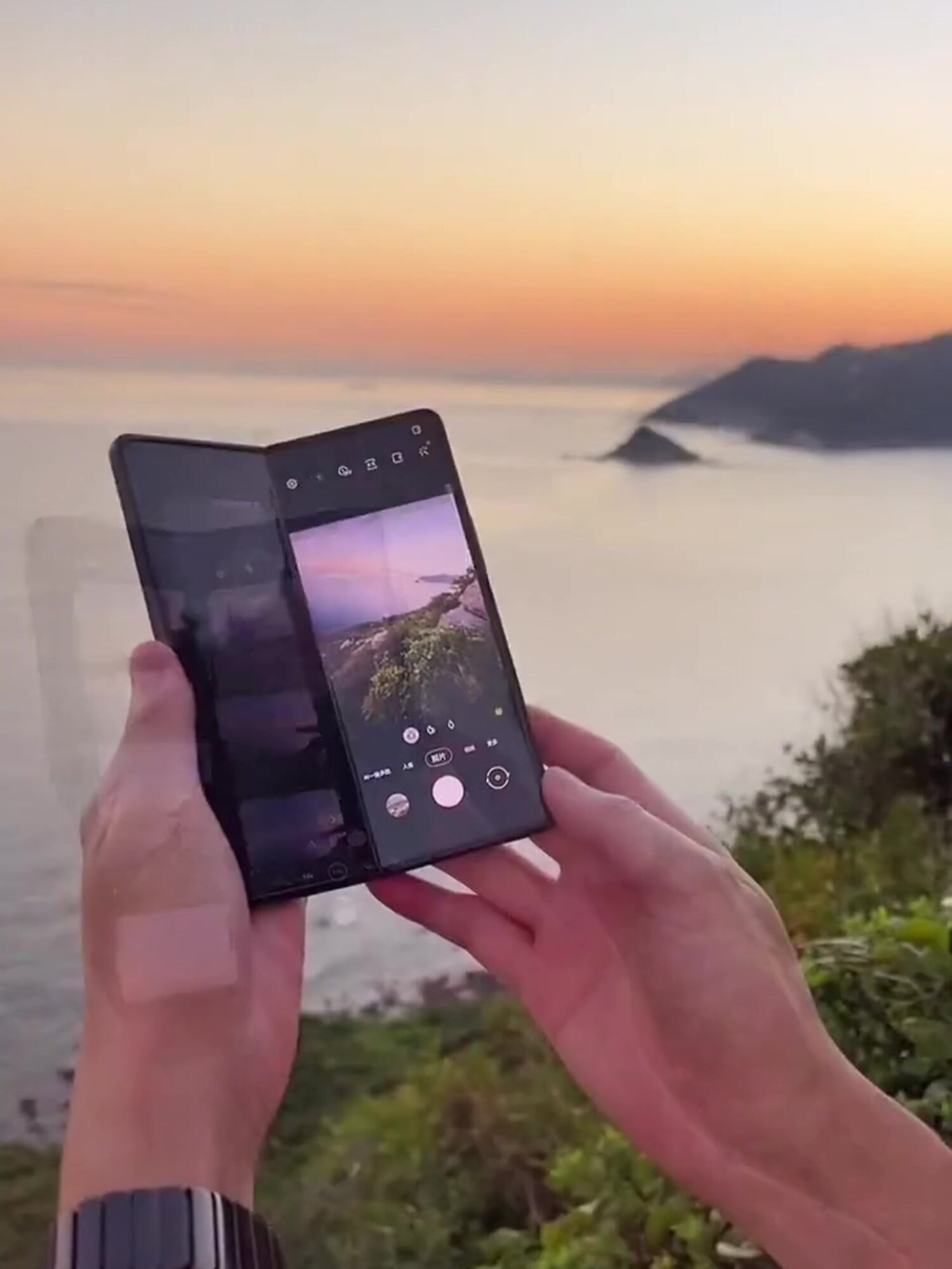 Смартфон Samsung Galaxy Z Fold3 сгибаемый телефон 12/512 ГБ, черный — фото 1