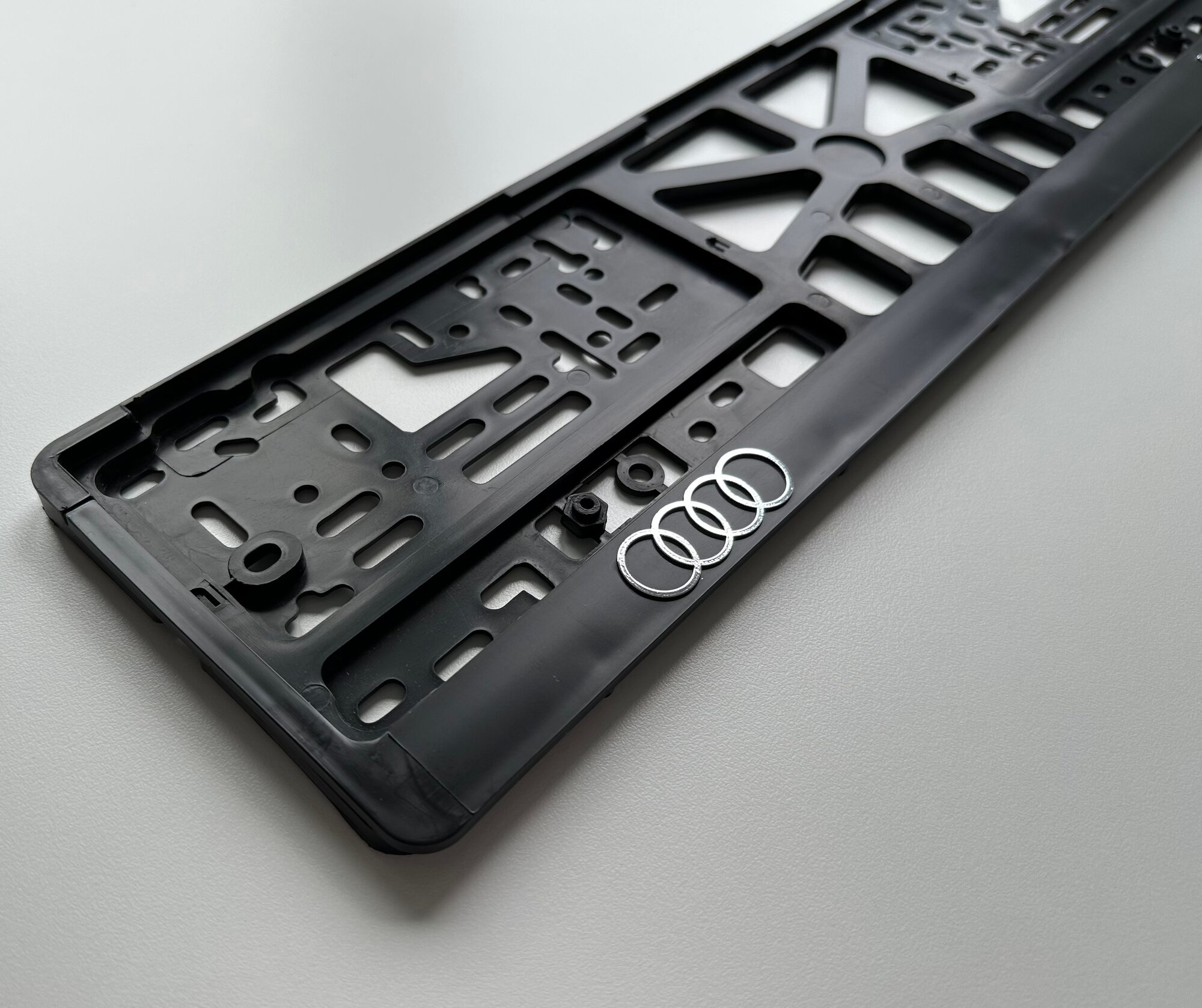 Рамка для номера Audi пластик хромированная надпись и логотип без демонтажа бампера