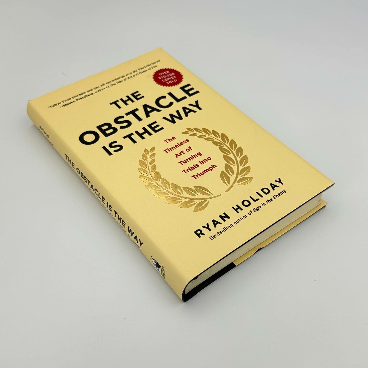 Книга "The obstacle is the way" Ryan Holiday, твердый переплет, 203 страницы — фото 1