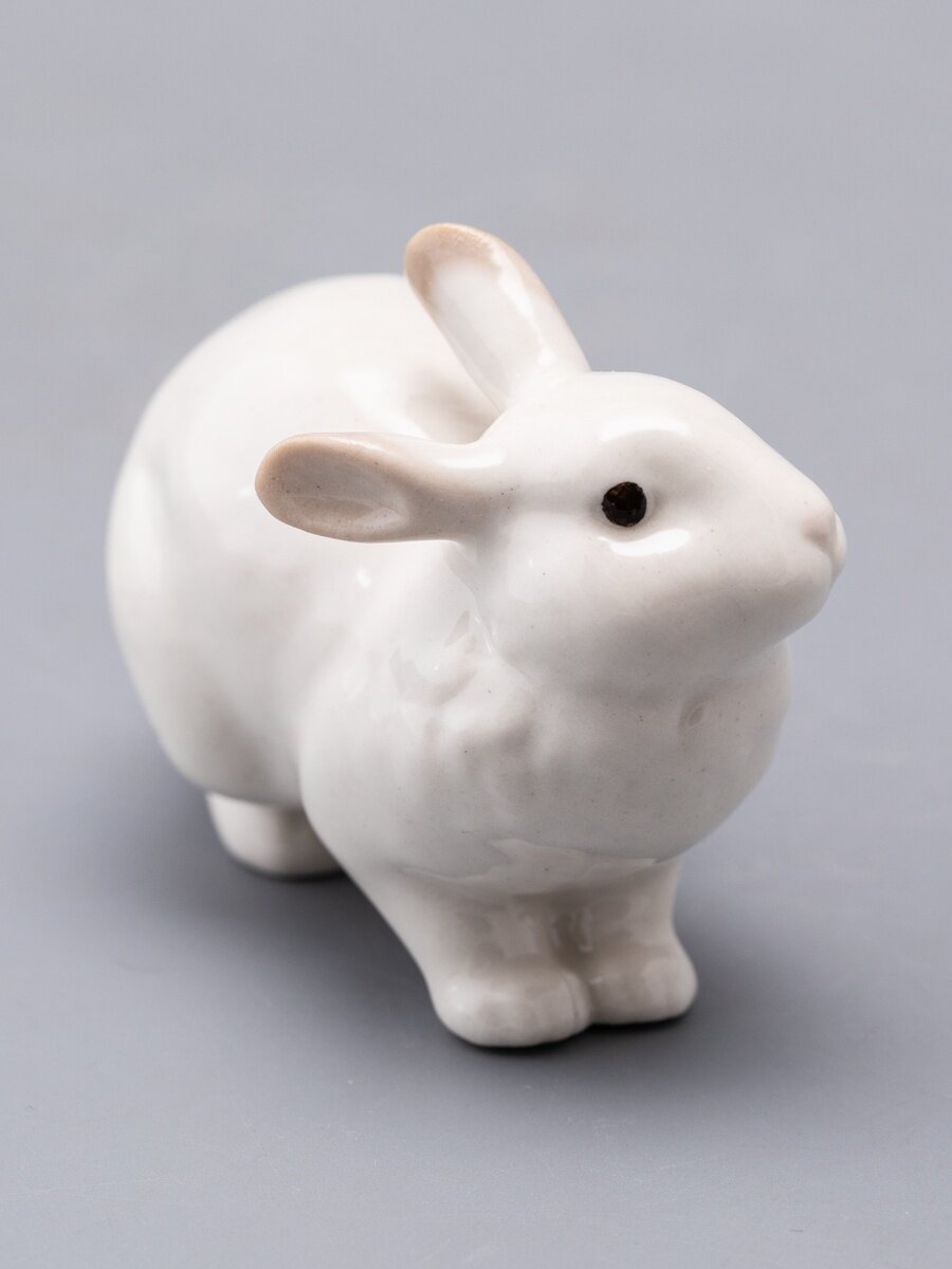 Фарфоровая скульптура Ушастик белый, 7.8 см, Императорский фарфоровый завод — фото 1