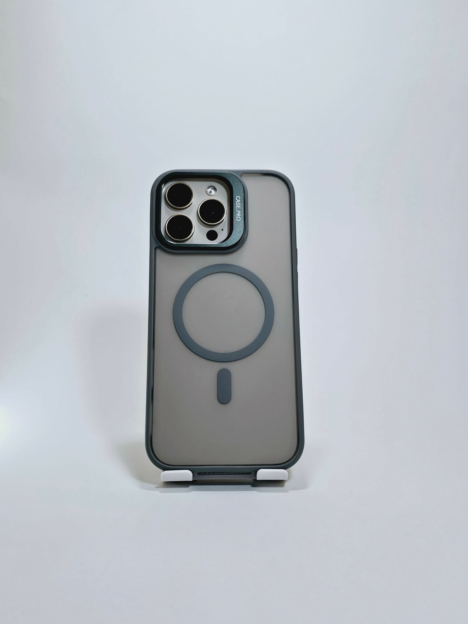Чехол для iPhone 16 Pro max, защита камеры, пластик/полиуретан, подставка на камере, Серый