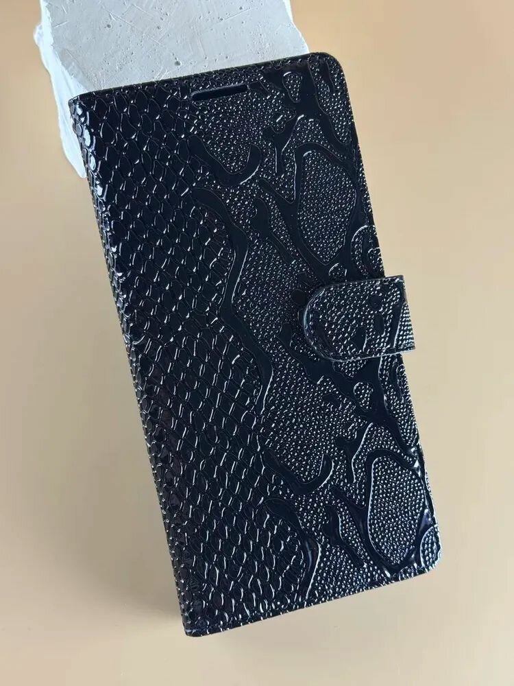Чехол-книжка на Redmi Note 14 4G/Чехол Редми Нот 14 c магнитной застежкой, c хлястиком, отделением под карты, змея, черный — фото 1