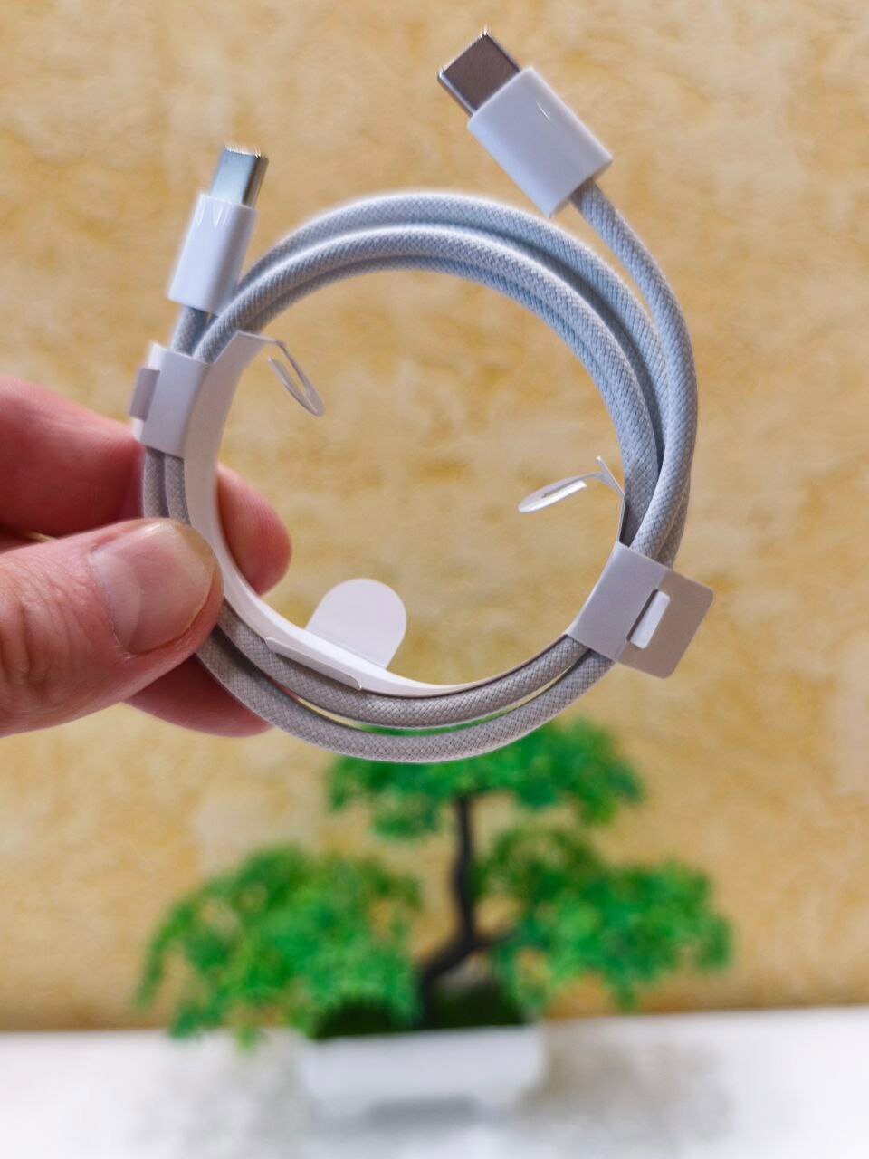 Плетенный, усиленный кабель для зарядки Type-C / Type-C, 2 метра, для смартфонов и умных устройств, мощностью 3.3A / 65W — фото 1