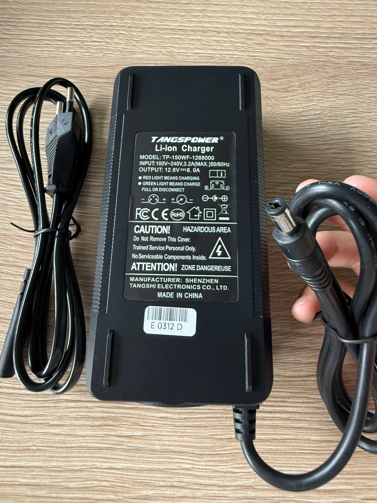 TangsFire Зарядное устройство для литиевых аккумуляторов 12.6В 8А