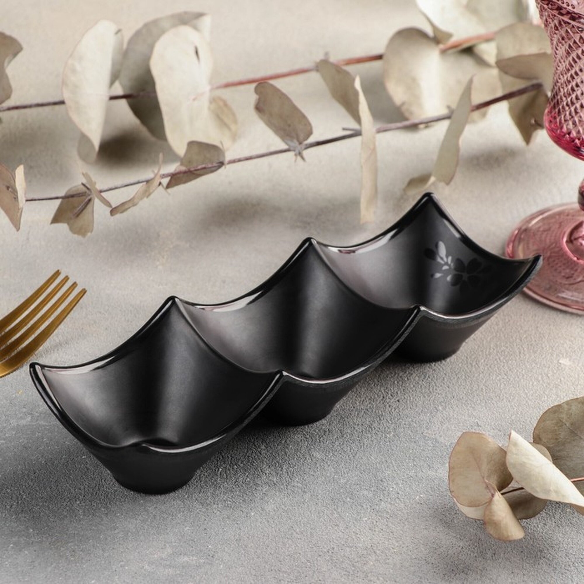 Менажница SKYPHOS «Чёрный Восток» пластик 19 см 3 секции черный