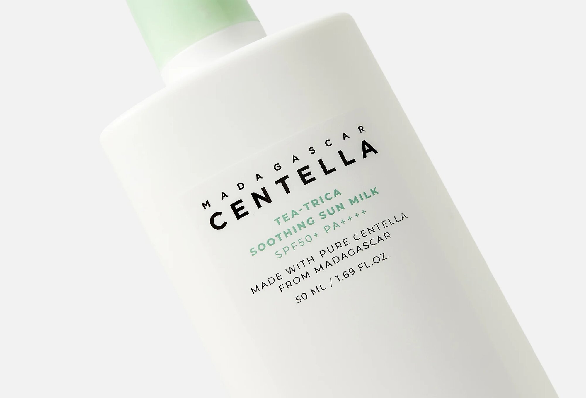 Солнцезащитное молочко SKIN1004 Madagascar Centella Tea-Trica Soothing Sun Milk SPF50+ PA++++ — фото 1