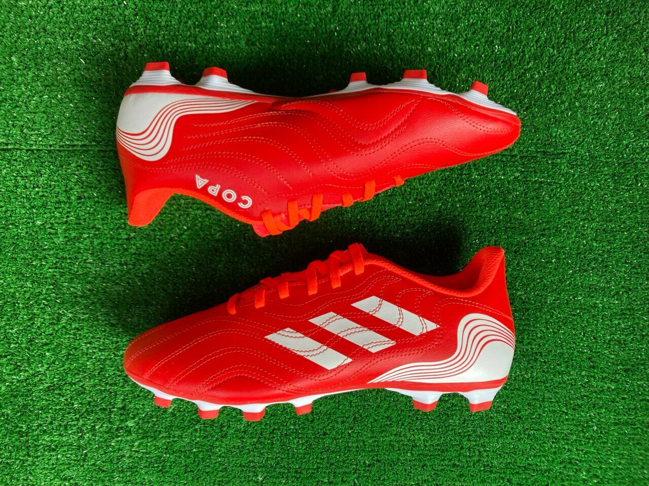 Бутсы adidas, размер US 9½ | UK 9 | FR 43⅓ | JP 275, красный/белый