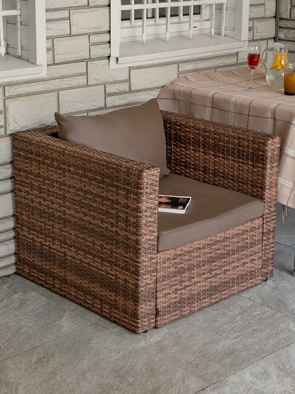 Кресло из искусственного ротанга Гардини для дачи и сада капучино