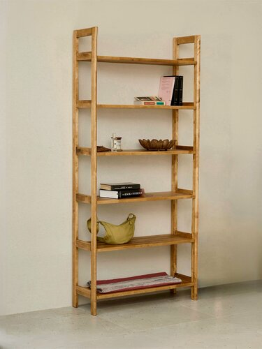 Изображение товара Стеллаж деревянный Next Дуб коньяк, 78,5х180х27,5 см, из массива берёзы, Равновесие