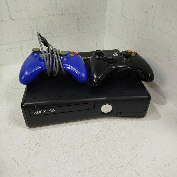 Игровая приставка Microsoft Xbox 360
