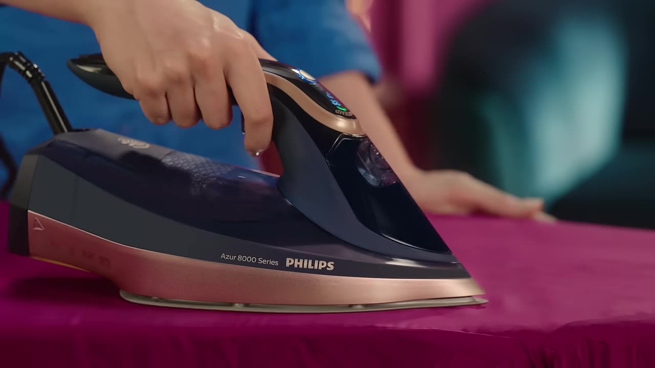 Паровой утюг Philips Optimal Temp DST8021, металлокерамическая подошва — фото 1