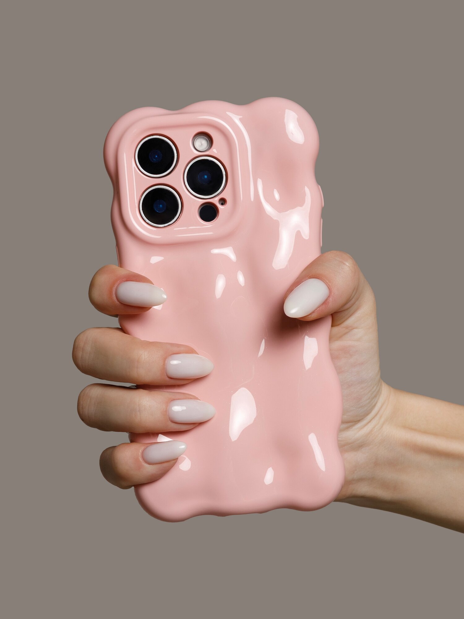 Чехол облачко розовый на Iphone 16 pro max пластмассовый ударопрочный модный