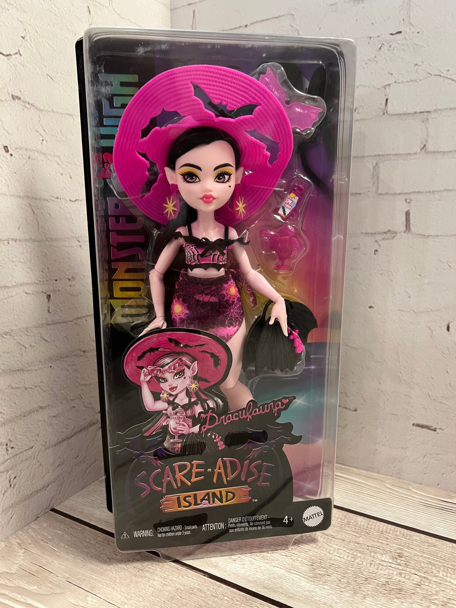 Кукла Монстр Хай Дракулаура Остров Страха Monster High Draculaura Scare-adise Island HRP66
