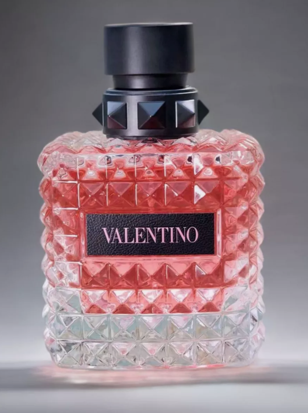 Женские духи Valentino BORN IN ROMA DONNA 100мл ноты мандарина, бергамота, жасмина, розы, пачули, амбры и мускуса