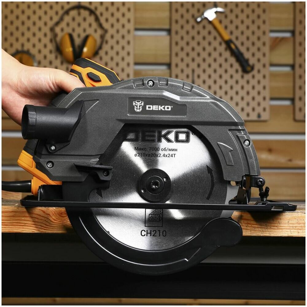 Циркулярная пила Deko CS2500-D, 2500Вт, 210мм диск 083-1102 — фото 1