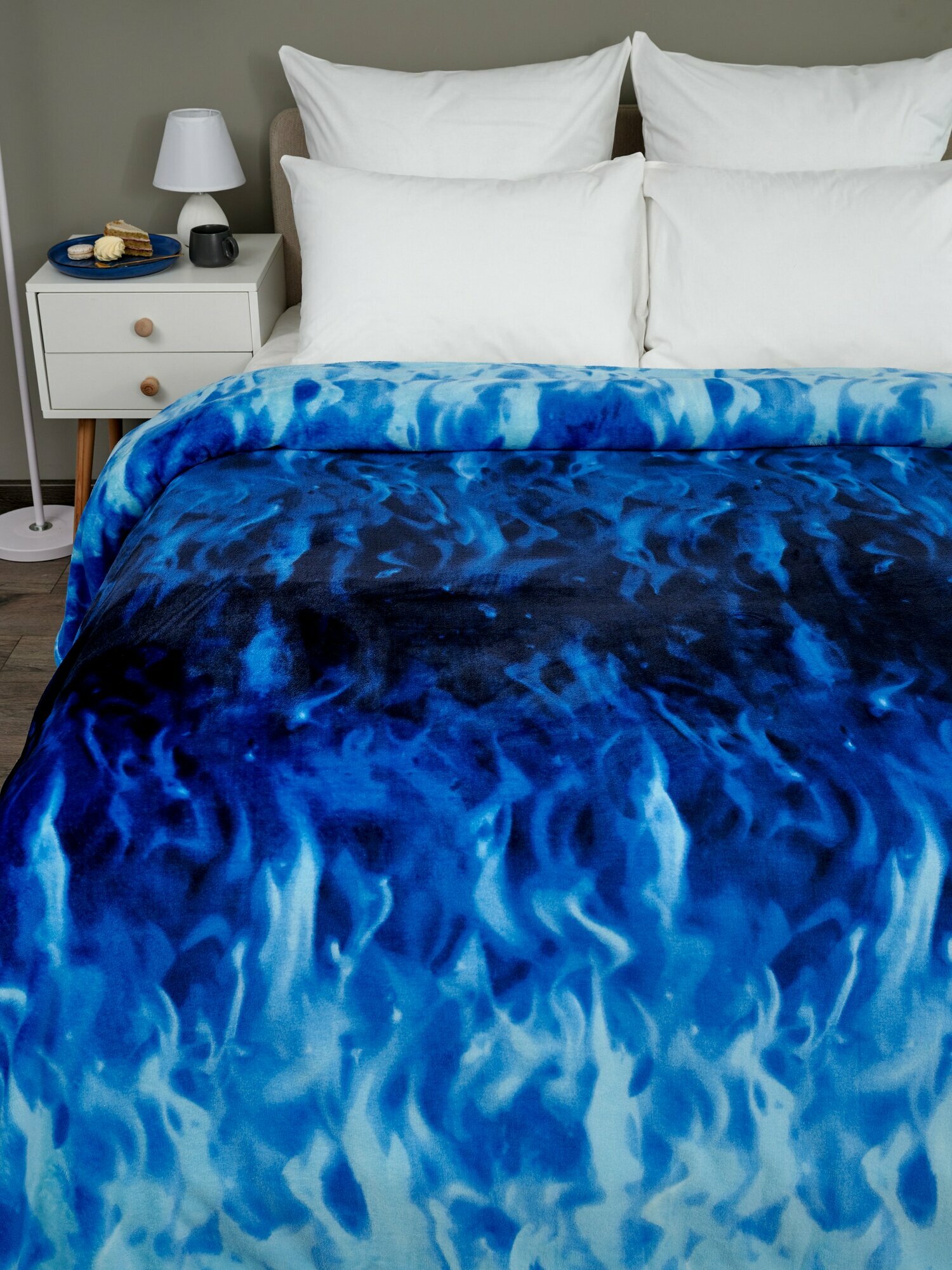 Плед 150х200 Павлина Огонь синий на диван мягкий пушистый на кровать — фото 1