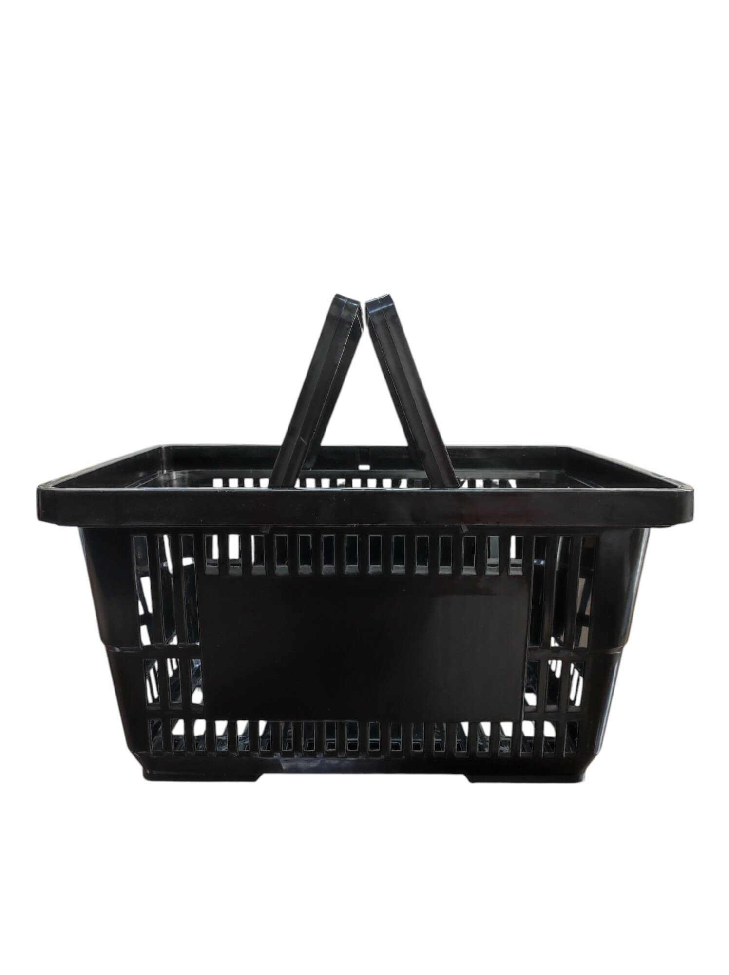 Корзина покупательская пластиковая с 2 черными ручками 20 л усиленная цвет черный