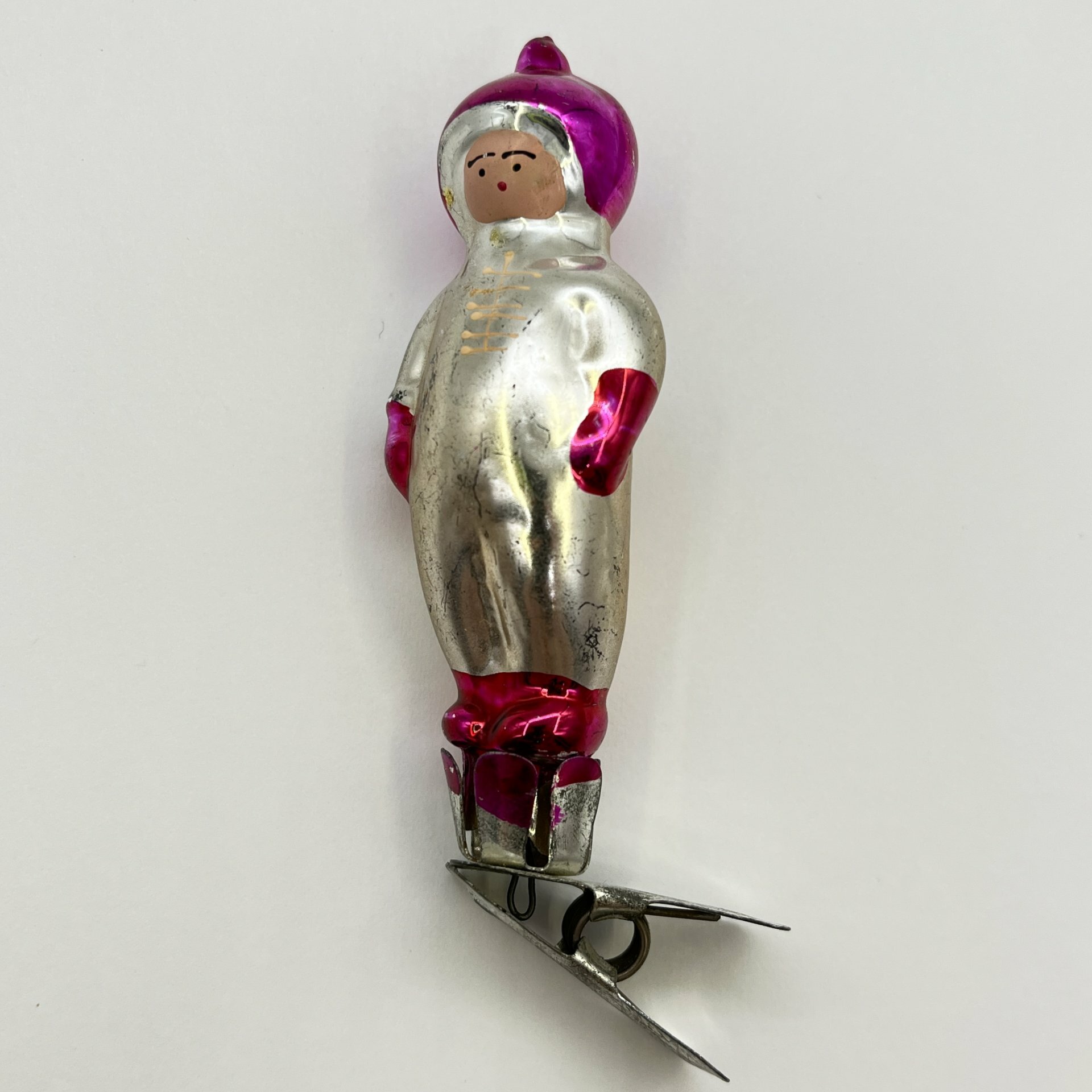 Ёлочная игрушка на прищепке "Космонавт", стекло, краска, металл, СССР, 1950-1970 гг.