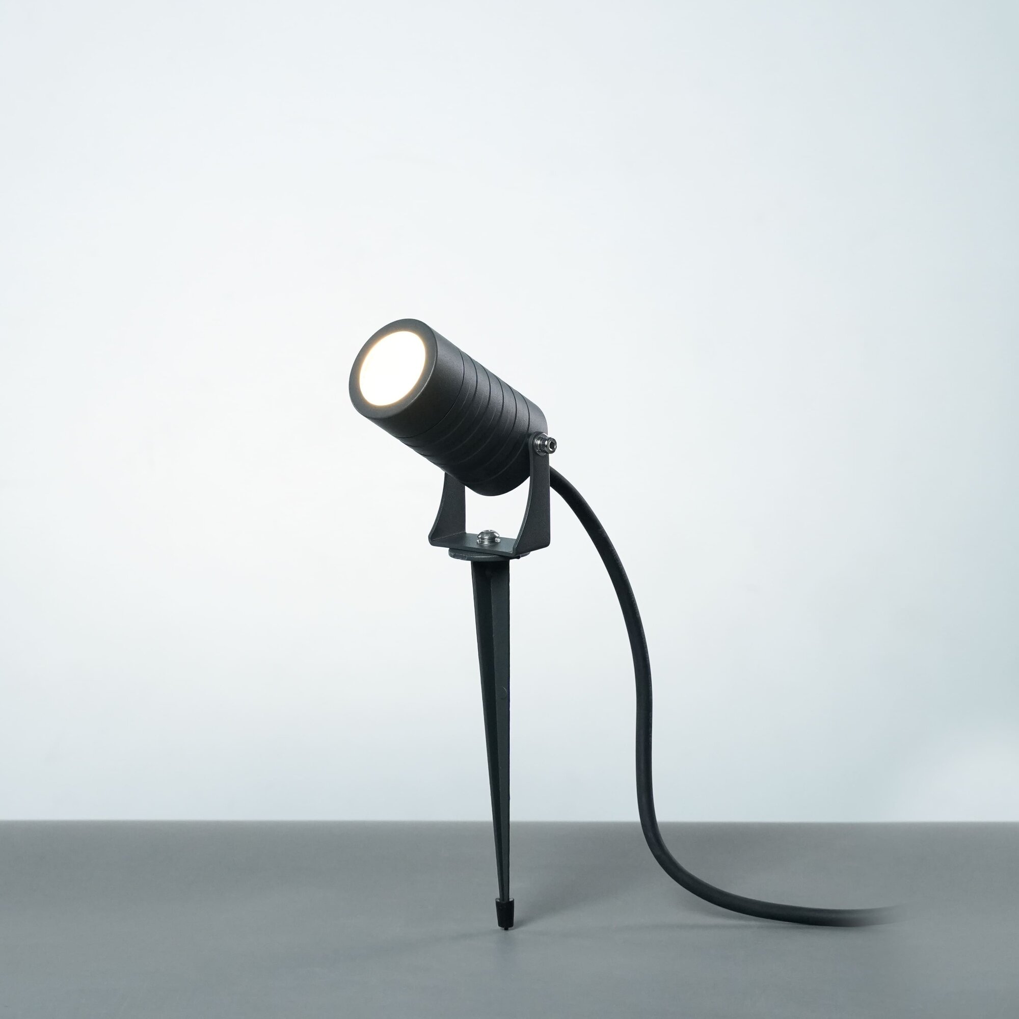 Ландшафтный светильник Coco M Материал: Алюминий Вх. напряжение:220 V IP65  3000К Мощность:3W  Графитовый серый