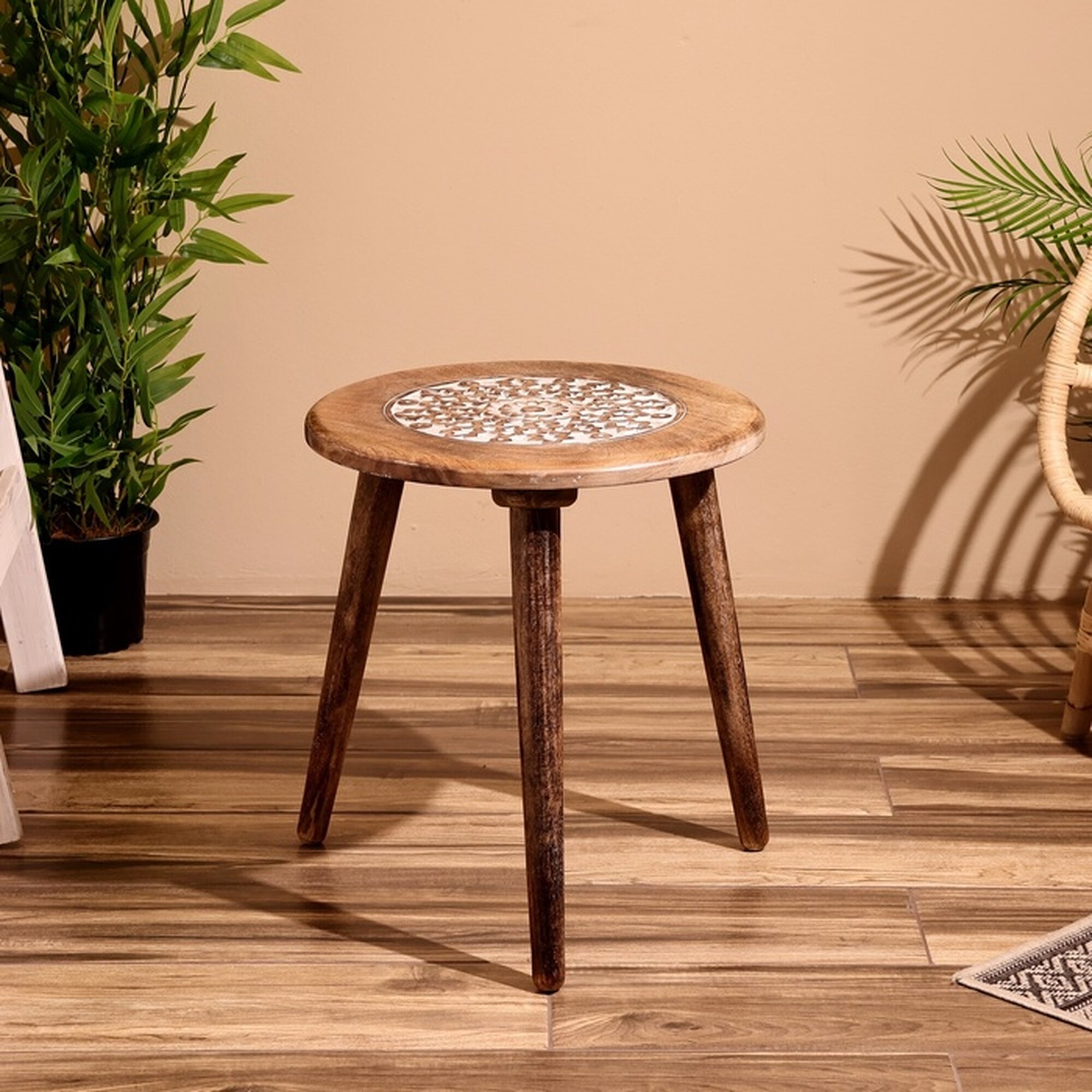 Столик кофейный Сима-ленд манговое дерево круглый 45 см х 45 см х 50 см