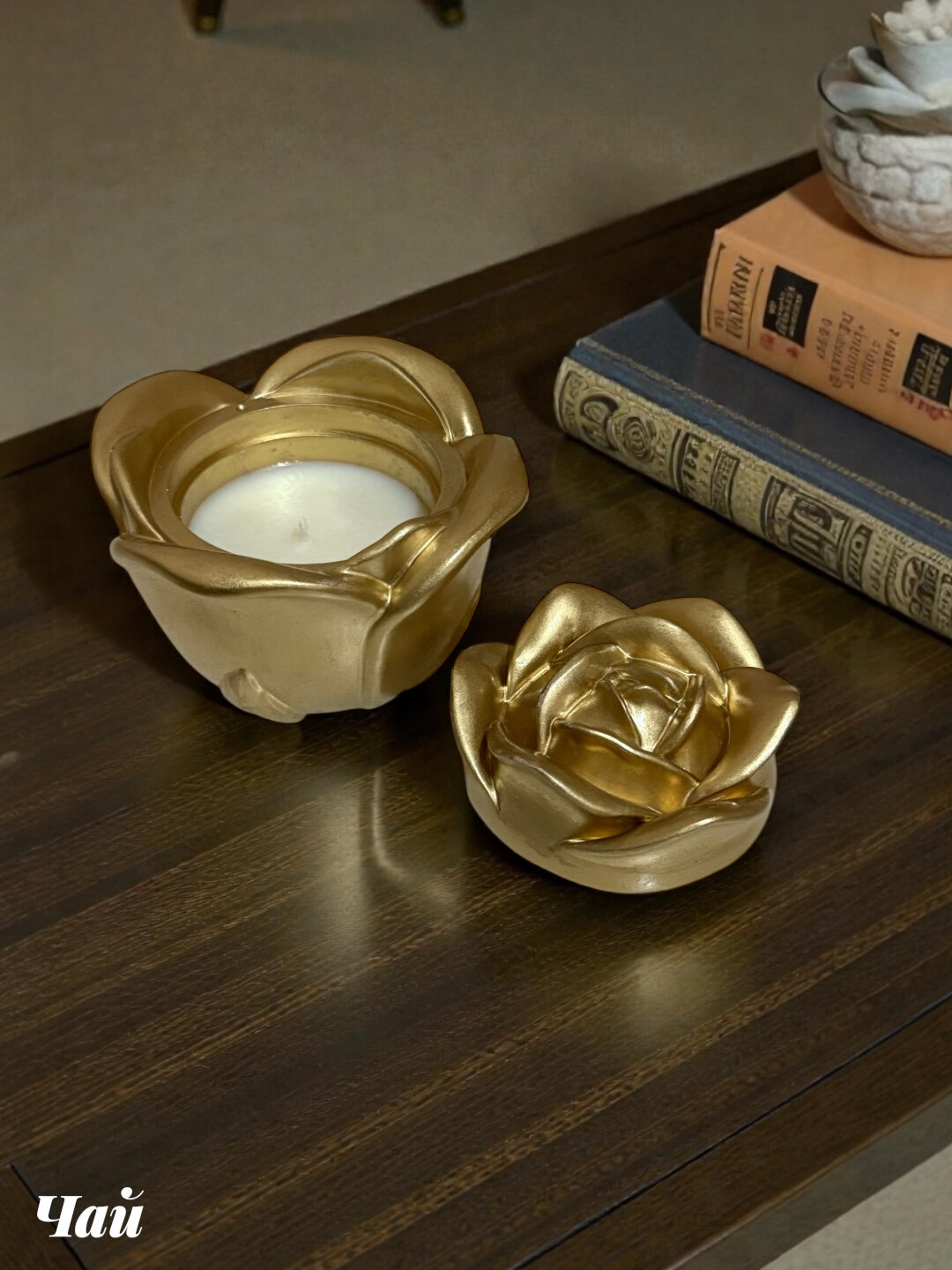 Декоративная свеча "Роза - Золотой", соевый воск, декор из гипса — фото 1