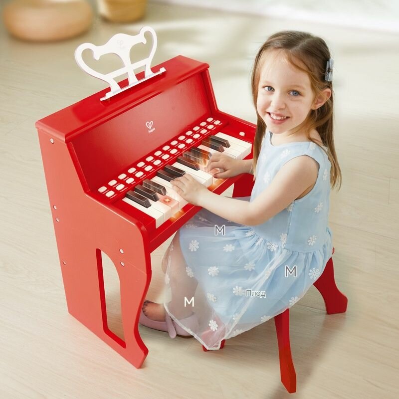 Музыкальное игрушечное пианино и табурет