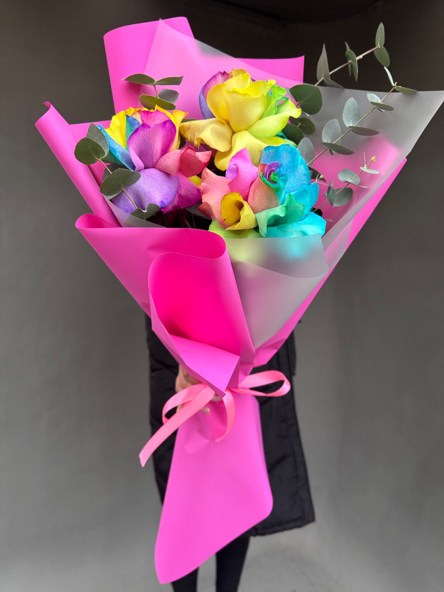 Розы XXL Французские 3 шт радужные с эвкалиптом арт. 25111114