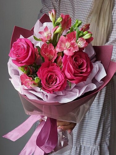 Изображение товара Цветы живые букет из розы Эквадор и альстромерии "Цветочная симфония" Flor2u
