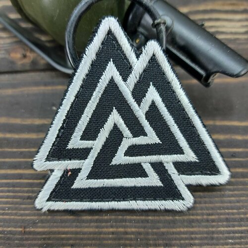 Нашивка ( шеврон патч patch ) тактическая Валькнут вышитая на липучке 6,5х6 черная
