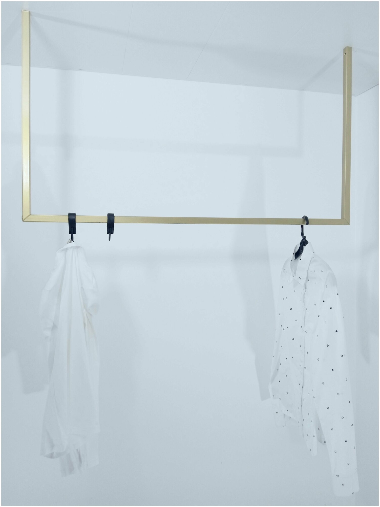 Вешало (вешалка потолочная) рейл в стиле лофт, MONO furniture, серия ONE LINE Gold, 102 см x 58 см, 2 крючка - фотография № 1