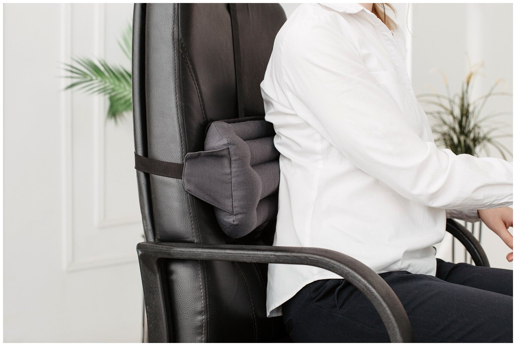 Ортопедическая подушка на стул Smart Textile для поддержки спины из гречишной лузги На спинку кресла под поясницу. Цвет серый - фотография № 3