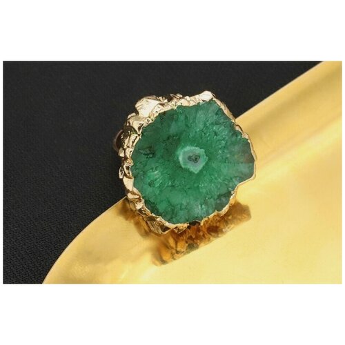 оригинальное безразмерное кольцо с молочным янтарем в позолоте диор Кольцо, агат, безразмерное, зеленый
