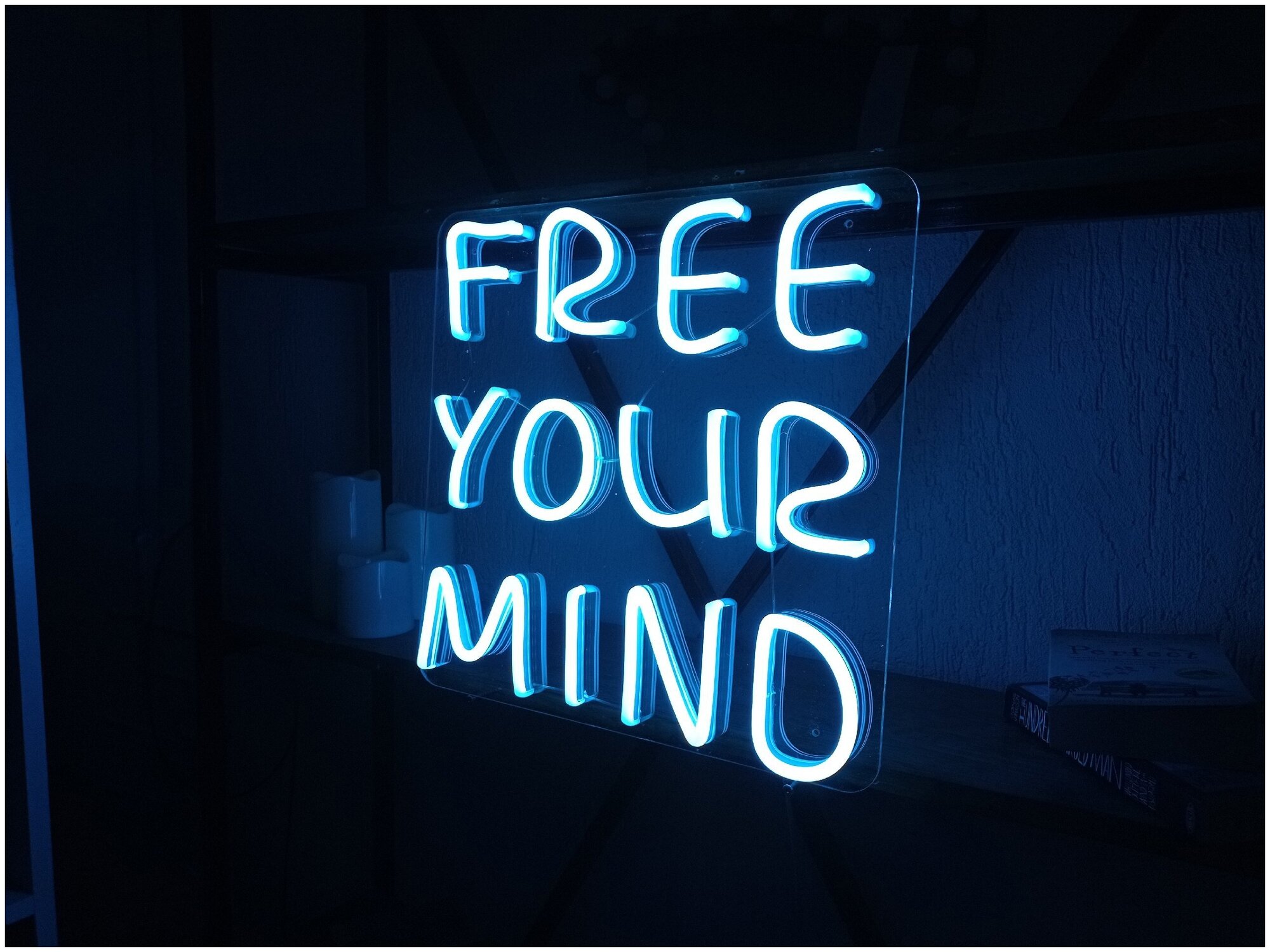 Светильник неоновый Free your mind Освободи свое сознание, 40х39 см - фотография № 3