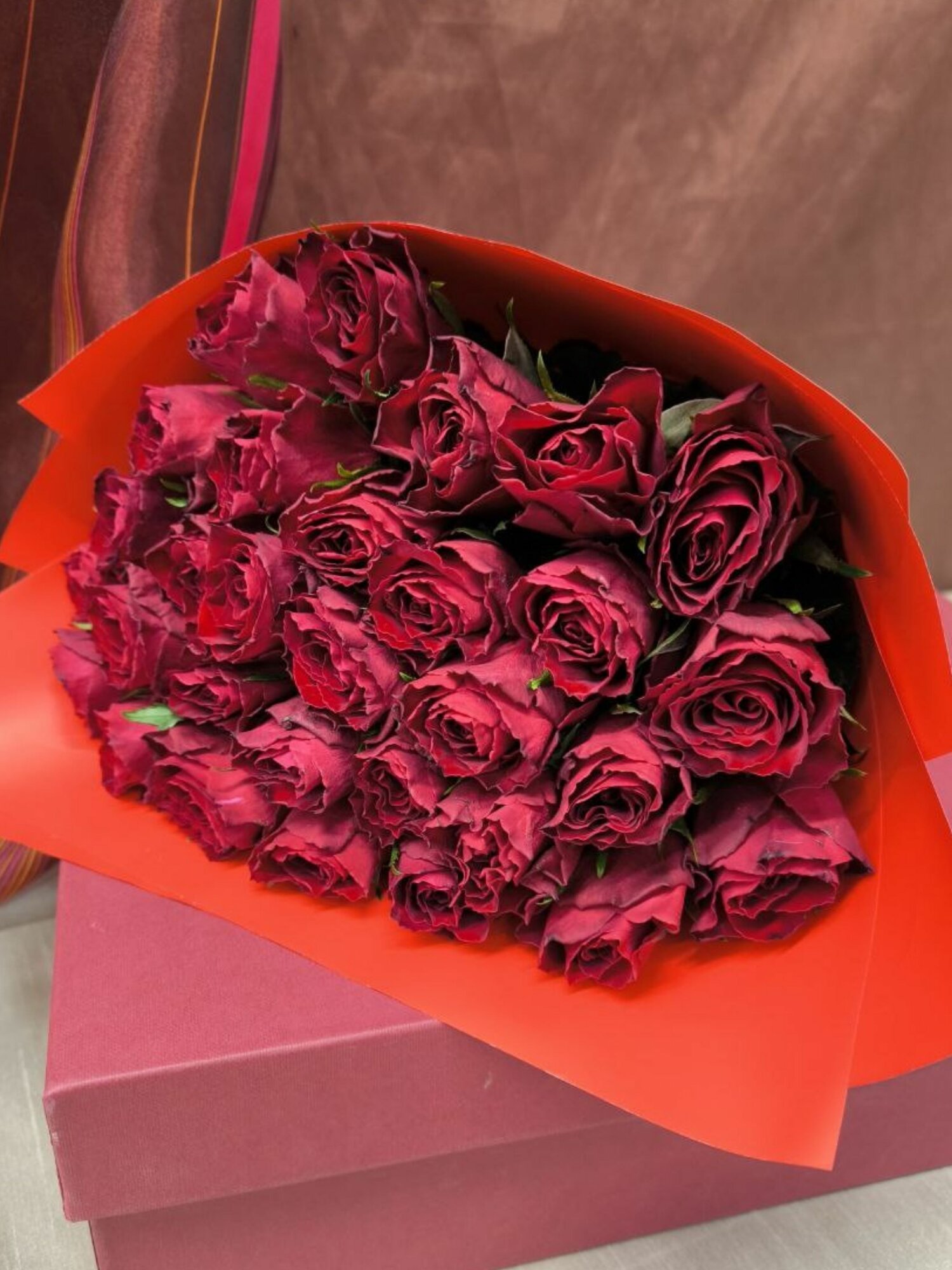 Букет живых цветов из Красных роз 31 шт. высота 42 см. SIMFONI FLOWERS