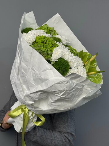 Изображение товара WEST FLORA Тропическая нежность: букет из антуриумов, гортензий и хризантем – купить с доставкой