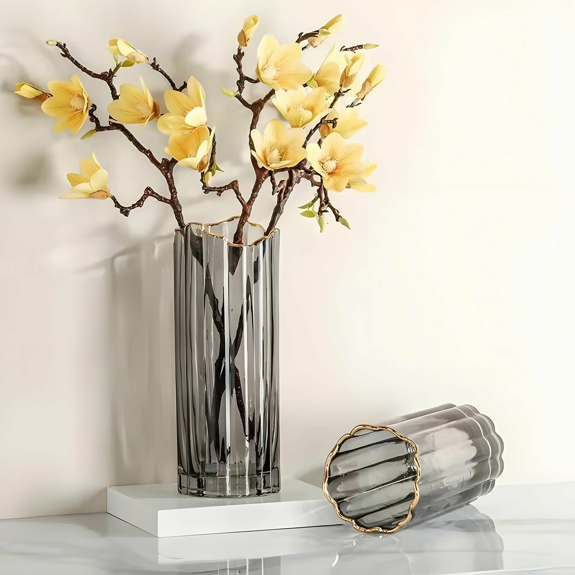 Ваза для цветов и сухоцветов стеклянная  серая10cm*10cm*30cm