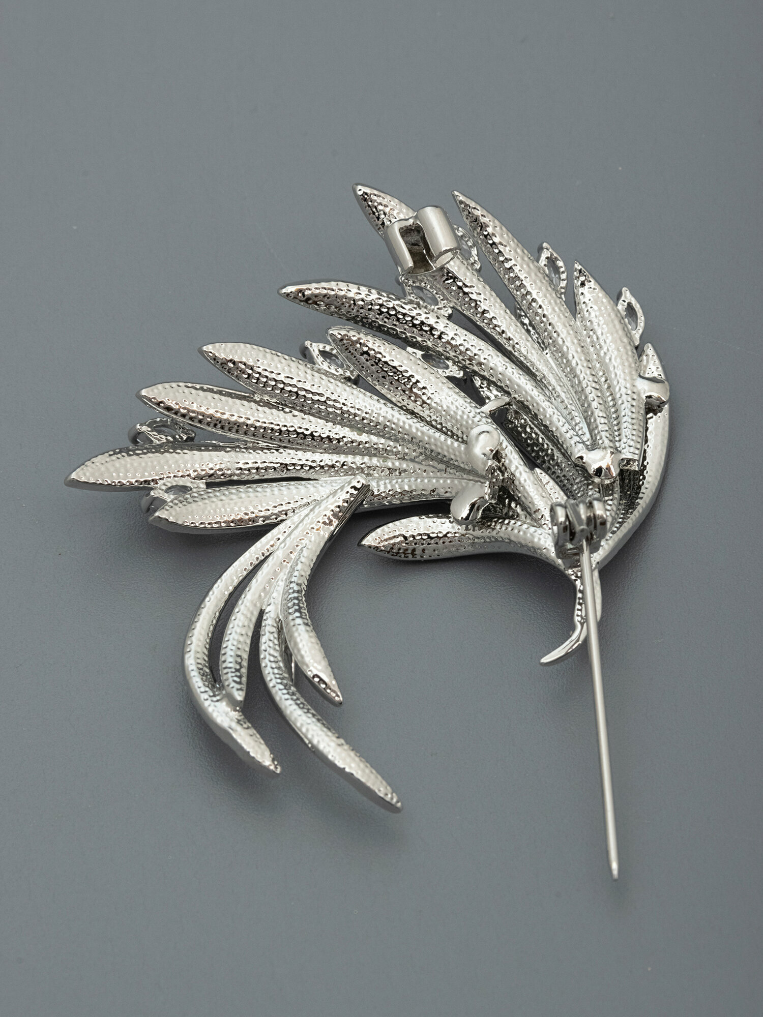 Брошь ЖемАрт, кристалл, 1 шт., серебристый — фото 1