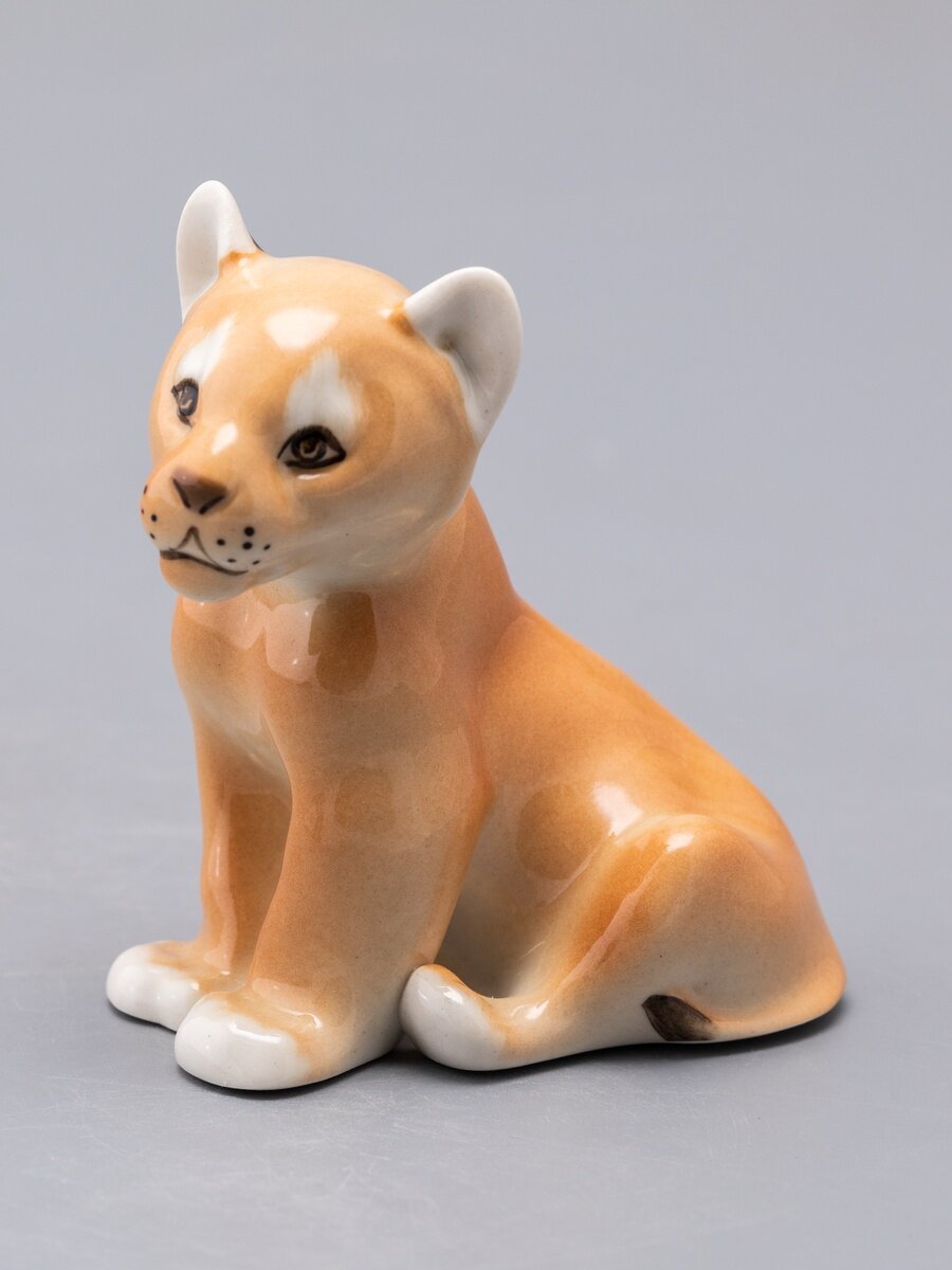 Фарфоровая скульптура Львенок (большой) Императорский фарфоровый завод