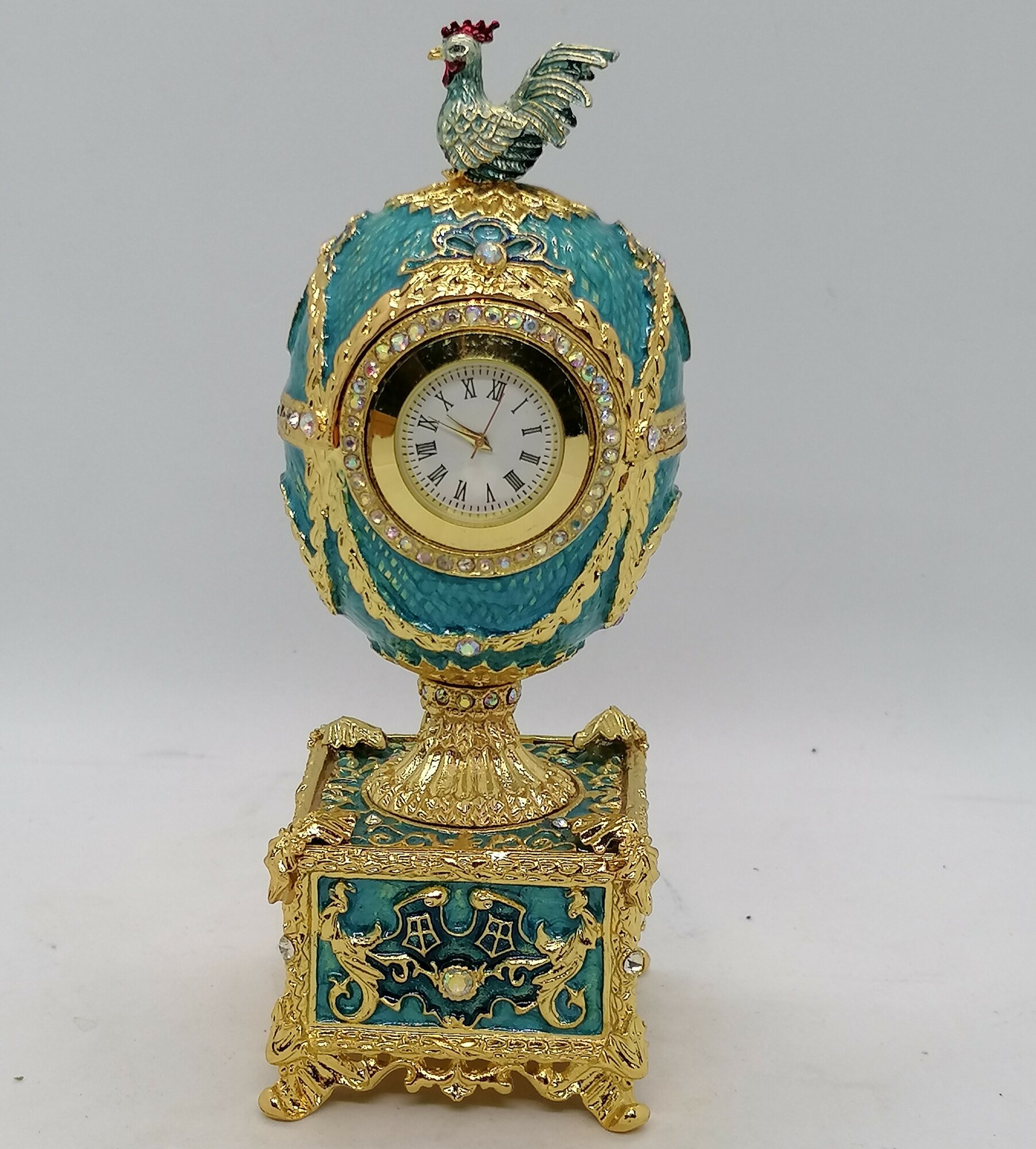 Яйцо Фаберже музыкальное, с часами с петушком на подставке , голубое. арт.2642к1
